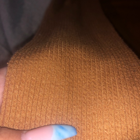 Two cropped sweater tops - Picture 4 of 6